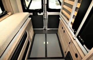 2023 - Winnebago Solis 59PX