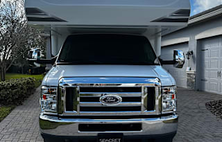 *Roadtrip around FL in this Classy RV! SLEEPS 8!*