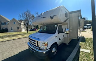 2021 Winnebago Spirit 26T couple & small family
