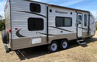 Bunkhouse - Cozy Camper! Sleeps 5-7