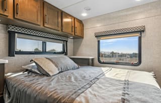 2022 Thor Quantum LF31: Luxurious Family Travel!