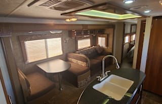 2014 Coachmen RV Freedom Express Sleeps 10