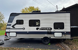 2022 Zinger 18BH Lightweight Bunkhouse RV