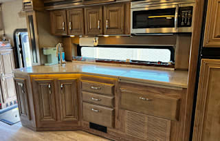 Maximus 2021 - Jayco Seneca 37L Super C w/ Solar