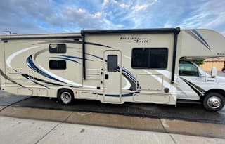 Elegant Class C Motorhome – Explore the Rockies