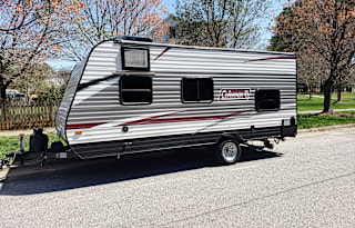 NO LIMITS! Easy tow! Sleeps 5! BUNKS!