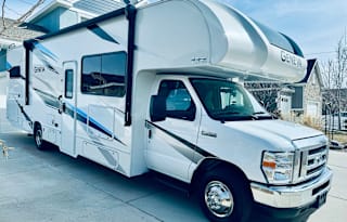 Fully Stocked, Sleeps 8, Super Clean & Comfy!
