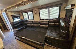 Super Unique!! 36 ft. 2018 Highland Ridge RV