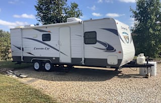 2014 Palomino Canyon Cat- Family & Pet friendly!