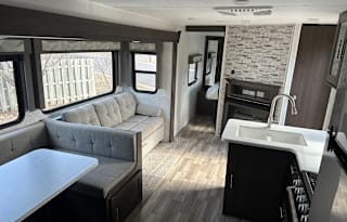 2020 Forest River Salem (sleeps 8)