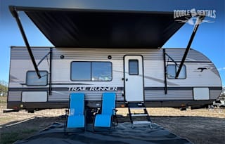 TRAIL RUNNER Bunkhouse w/ Queen Bed, Fold-Out Sofa