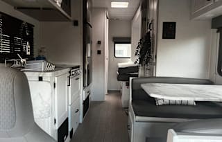 2022 EAST TO WEST Entrada 2200S
