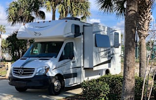 2017 Low miles! Like new 24ft Jayco Melbourne