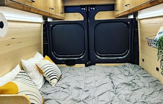 “VANessa” Off-Grid, Pet-Friendly, AC, for 2