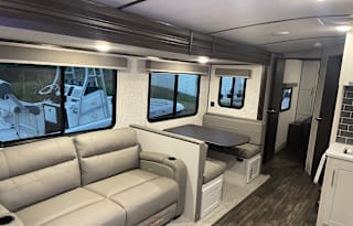 2021 Luxury KeyStone Large Family Friendly RV