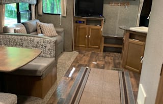 Kid& Pet Approved Camper-Sleeps 8-Delivery Only