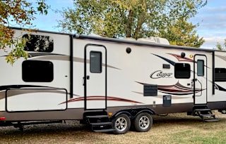 2015 "COUGAR” 31SQBWE 2 BEDROOM! TONS OF ROOM