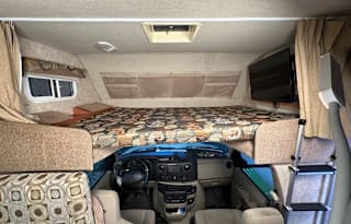 Ford Adventurer - Cozy Family Getaway!