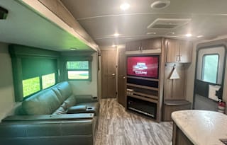 Grand Design 32 Foot Bunk House (DELIVERY ONLY!!!)
