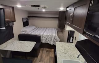 BUNKS☆Queen☆22ft☆Exit 407