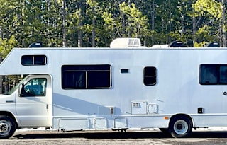 2019 RV 30ft - White - B