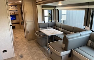 Maximus - 2023 FR Wildwood 31KQBTS (Delivery Only)
