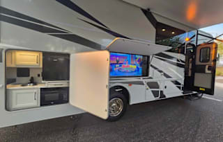 2024 Fleetwood Flair – Ultimate Luxury on Wheels!