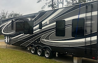 2021 Grand Design Momentum ****Delivery ONLY*****