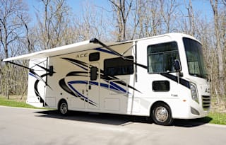 BRAND NEW Family Friendly Class A RV, Sleeps 8