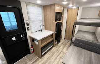 ....... 24 Forest River Cherokee Wolf Den 16EV