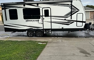 21G Momentum Toy Hauler