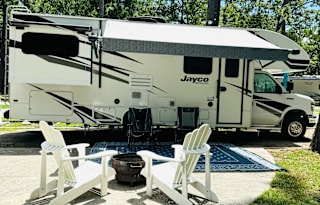Road Trip Retreat - 2020 Jayco Redhawk Sleeps 6