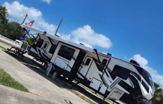 2021 Dutchmen RV Voltage 3915