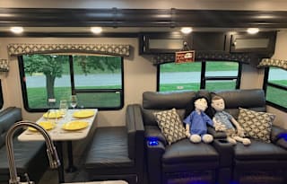 2019 venture Sporttrek 327VIK