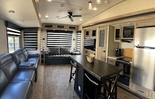 2021 Arctic Wolf 3880 Big Suite with Wifi- No Pets