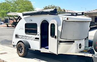 ON-THE-GO TEARDROP W/ PREMIUM AMENITIES!