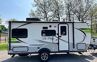 TED the Trailer 2020 Flagstaff E-Pro E19FD