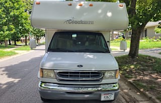 2001 Leprechaun Coachmen RV V-10