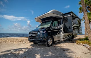 Luxury 2021 Jayco Melbourne Prestige 24RP