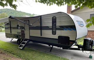 Z&E Rolling Retreat! Pet friendly, family fun!