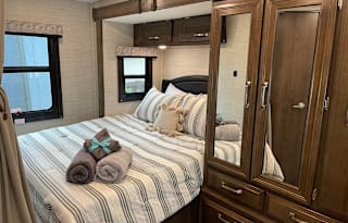 Roam & Roll: 2022 Jayco Melbourne 24L 25Ft RV