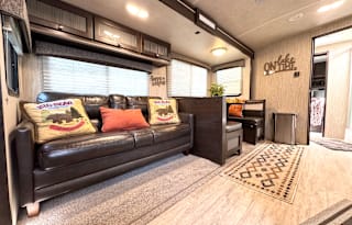 Shadow Cruiser Bunkroom with additional restroom