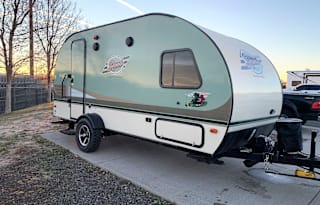 2017 Super Cute Dog-Friendly R Pod