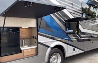 2022 Thor Motor Coach Magnitude SV34
