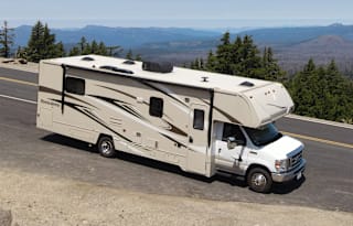 '20 Winnebago Class C: auto level, back/side cams