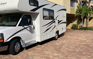 2011 Coachmen RV Freelander 21QB  Ford 350