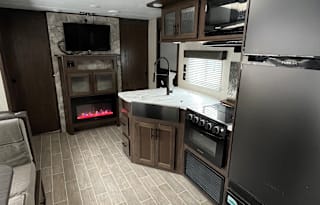 D&Bs 2020 Forest River RV Cherokee Grey Wolf 26DBH
