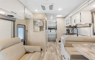 Brand New! 2023 Thor Motor Coach Four Winds
