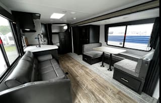9 person - Family friendly and lots of room