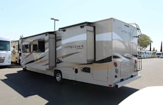This Classy Class C is Clean, Comfortable & Cozy!